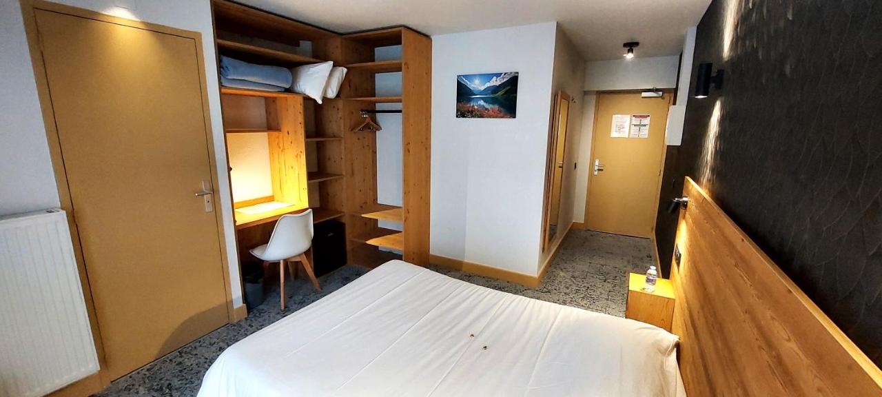 Habitación económica Hotel Les Bruyères, vista interior, Alpe d’Huez