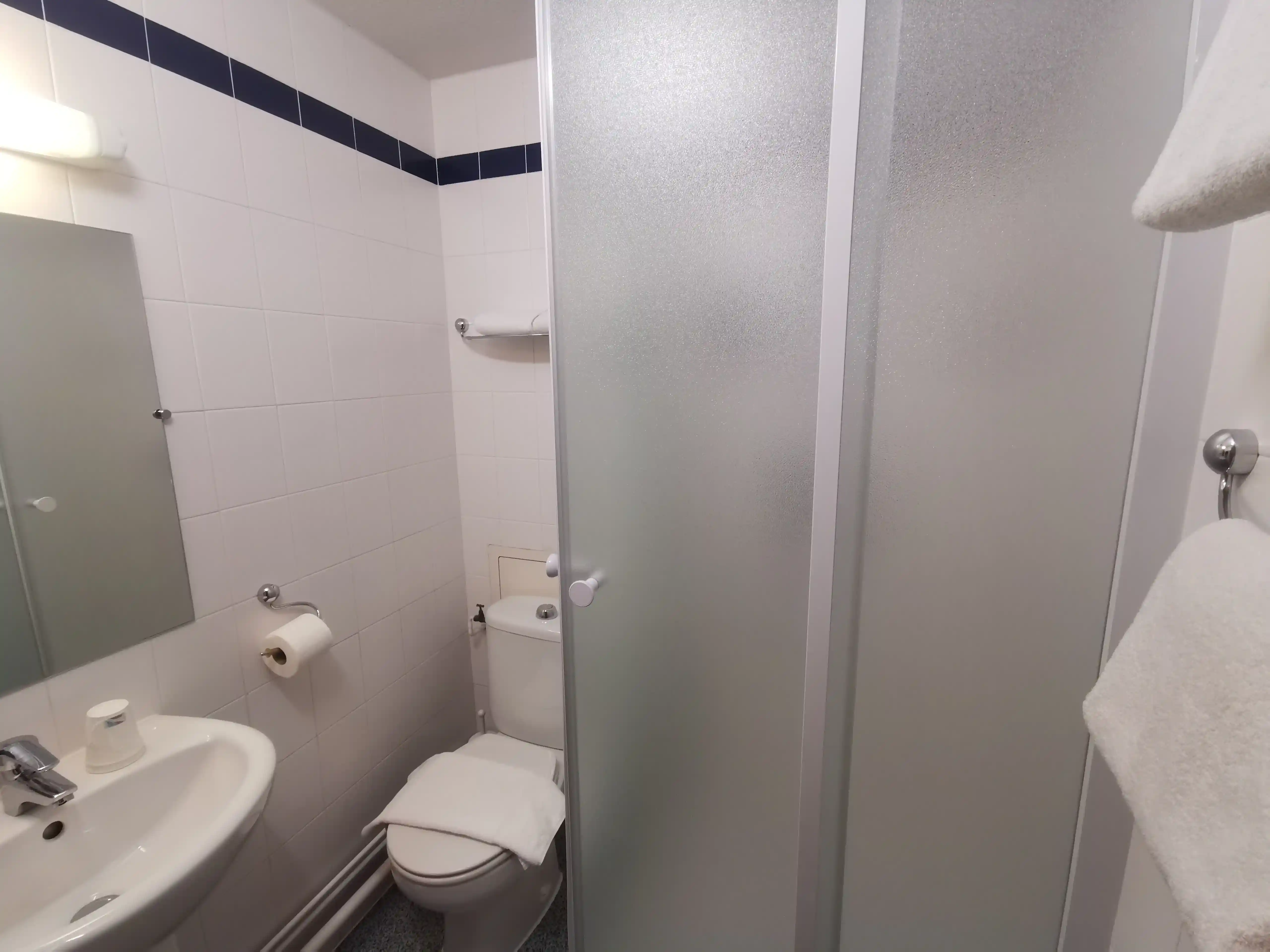 Panoramic Room Hotel Les Bruyères, bathroom, Alpe d’Huez