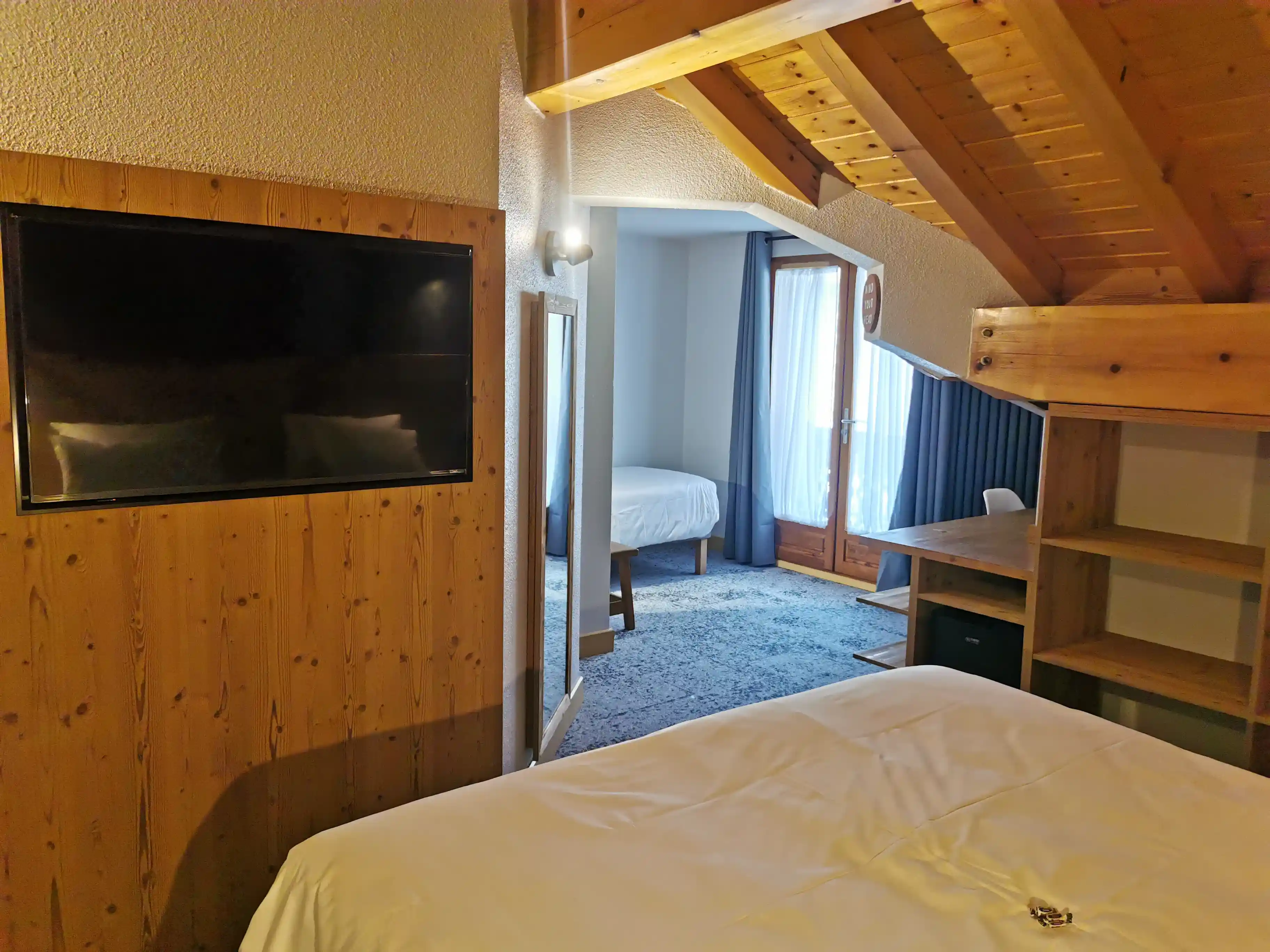 Triple room Hotel Les Bruyères, interior view, Alpe d’Huez
