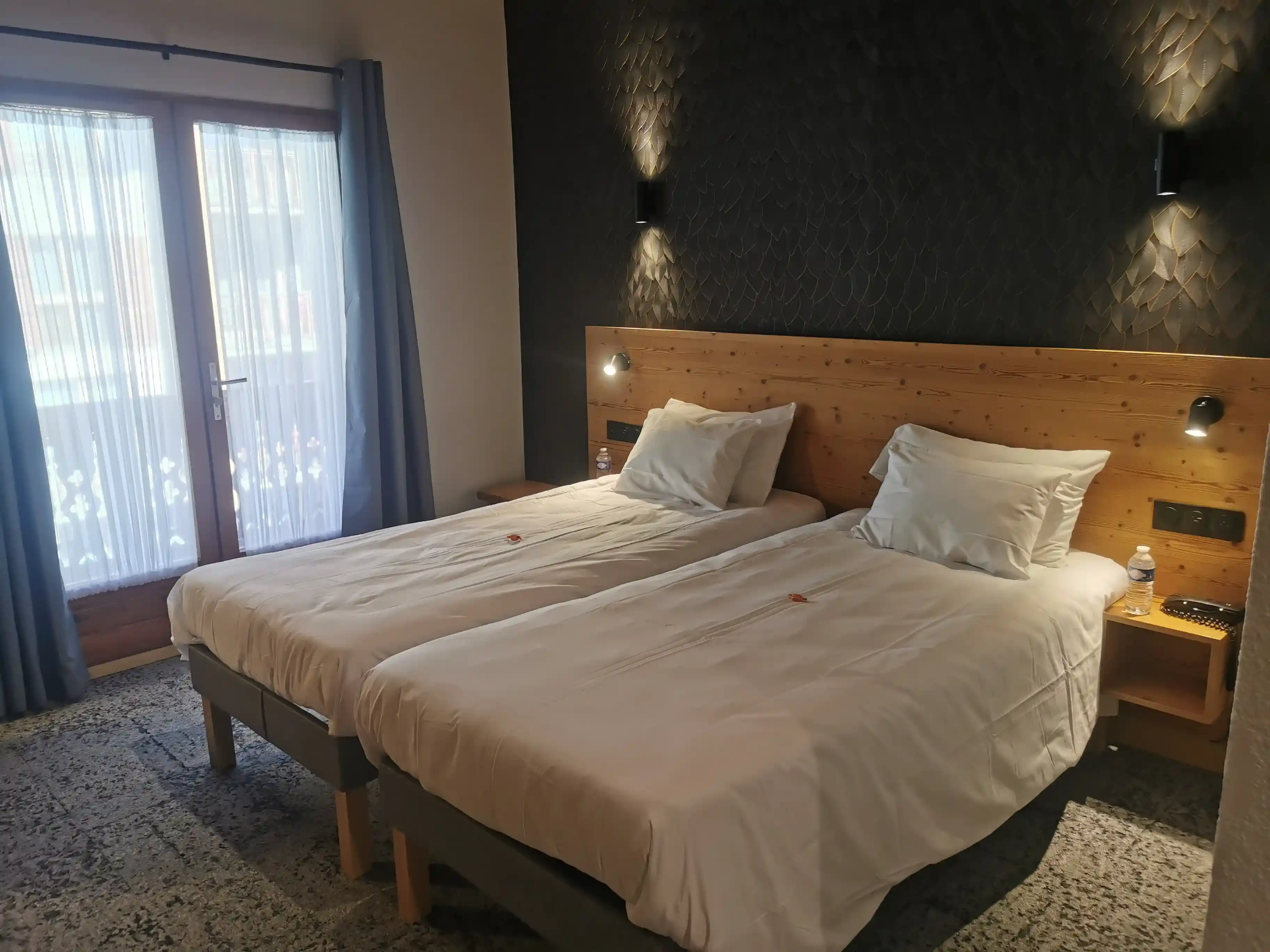 Triple room Hotel Les Bruyères, interior view, Alpe d’Huez