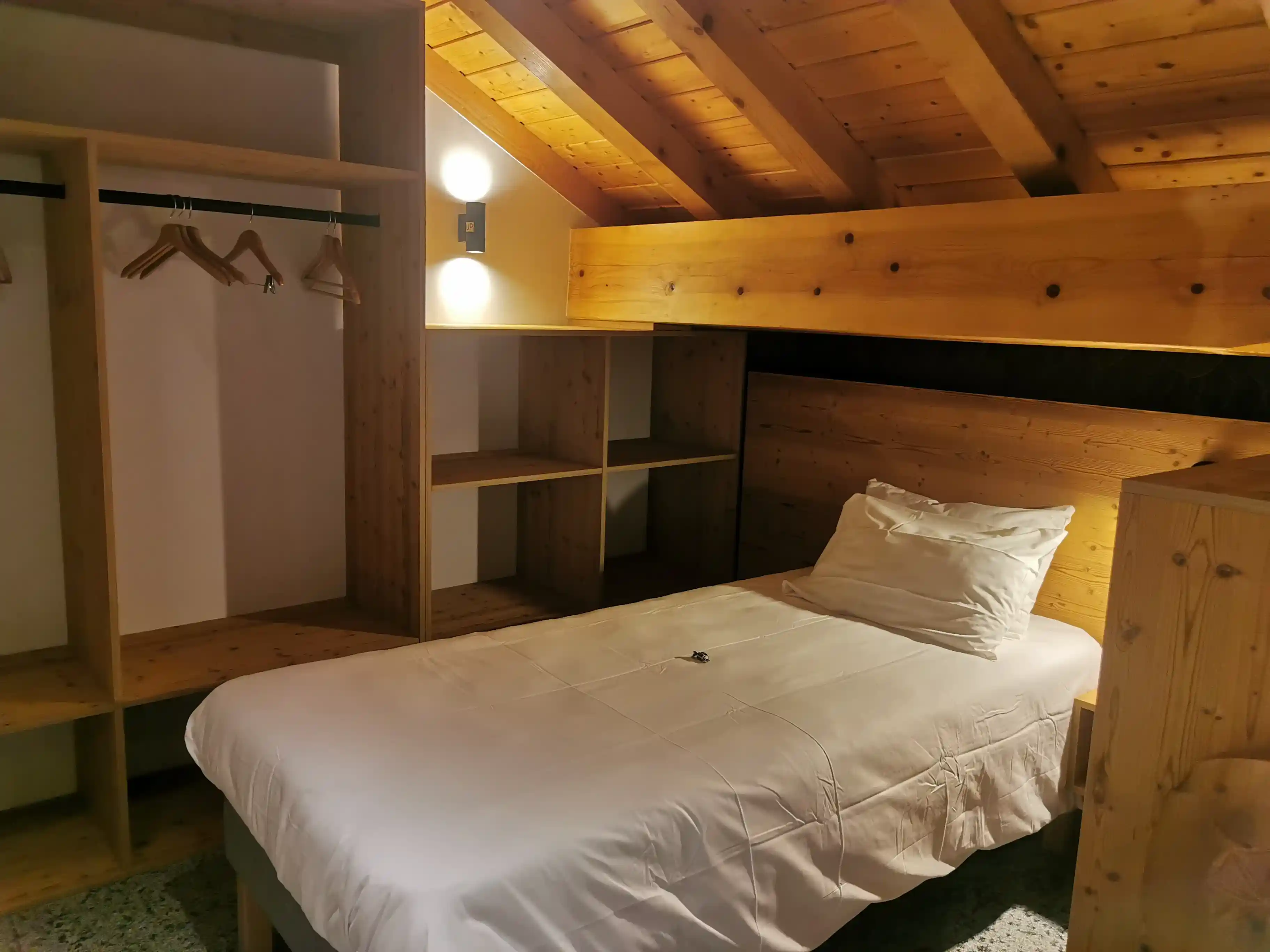 Triple room Hotel Les Bruyères, interior view, Alpe d’Huez