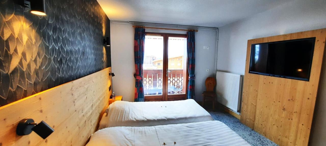 Habitación doble con balcón y vista a la estación, Hotel Les Bruyères, Alpe d’Huez